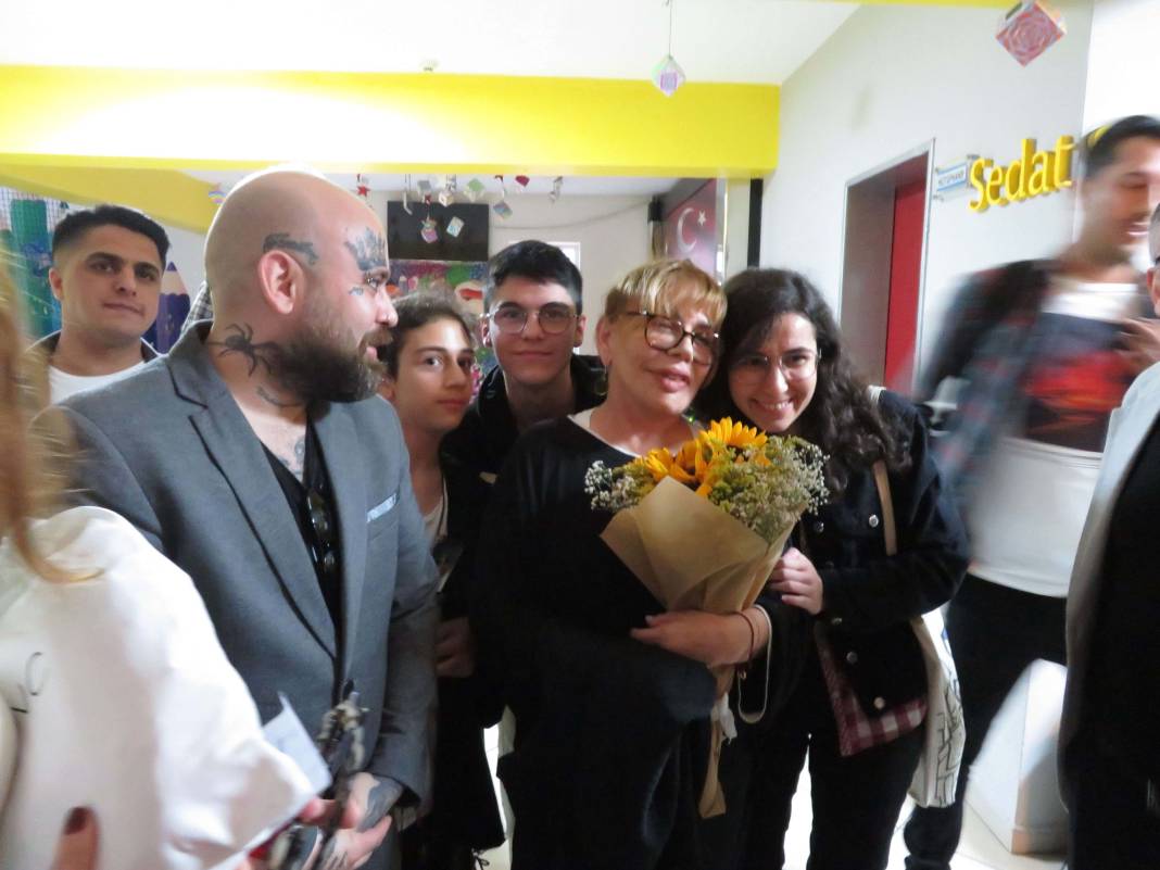 Ünlü isimler sandık başında: Sandığa sarılan, mührü bırakmayı unutan... 10