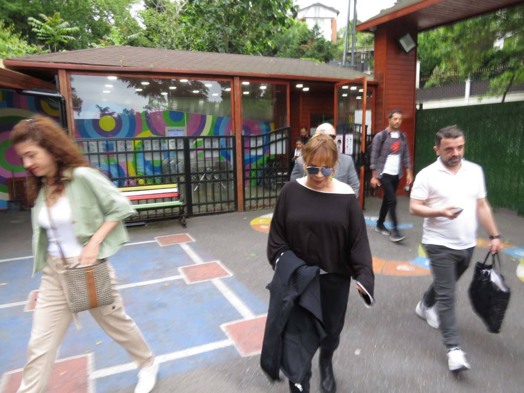 Ünlü isimler sandık başında: Sandığa sarılan, mührü bırakmayı unutan... 11