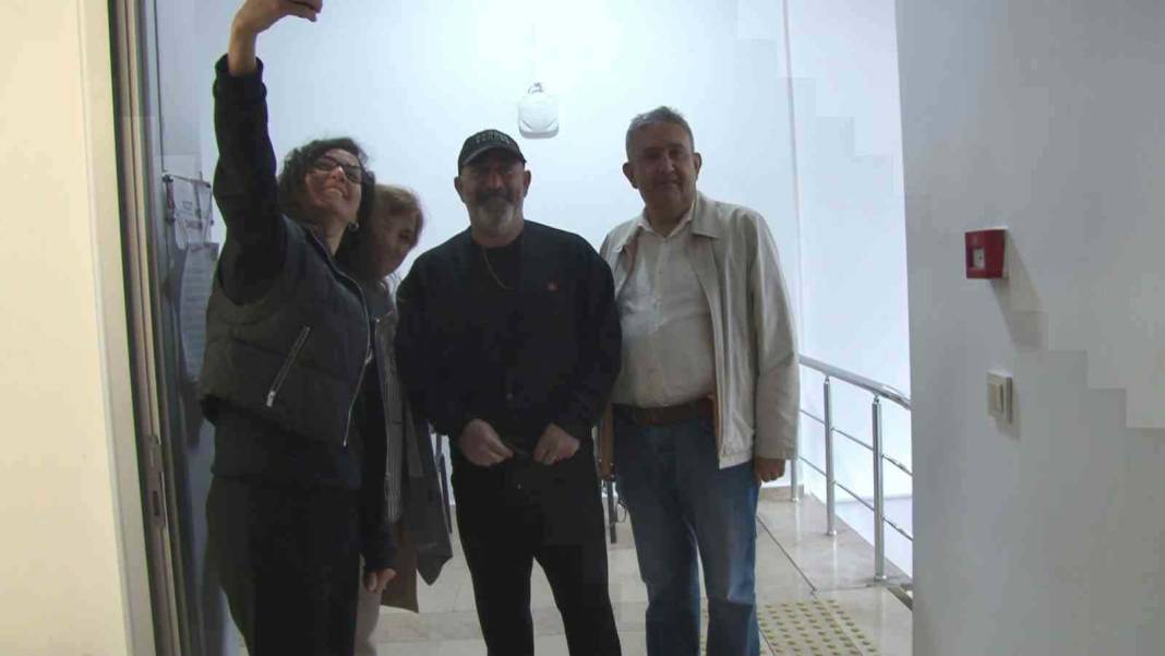 Ünlü isimler sandık başında: Sandığa sarılan, mührü bırakmayı unutan... 3