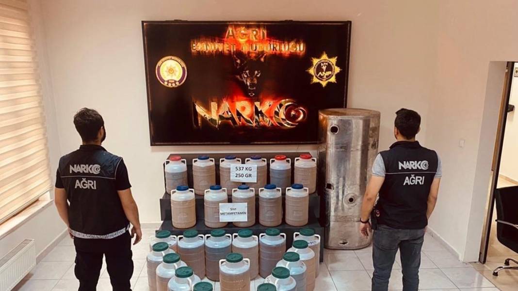 Tırın yakıt deposundan çıkanlar şaşırttı: Tam 537 kilo 250 gram metamfetamin 1