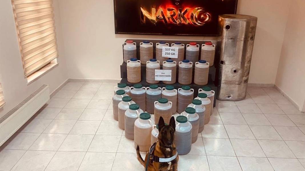 Tırın yakıt deposundan çıkanlar şaşırttı: Tam 537 kilo 250 gram metamfetamin 4