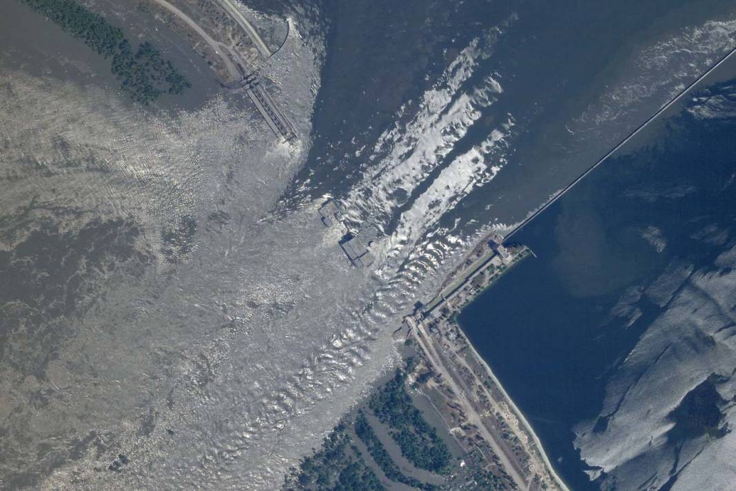 Kahovka Barajı'nın yıkımı uydudan görüntülendi 6