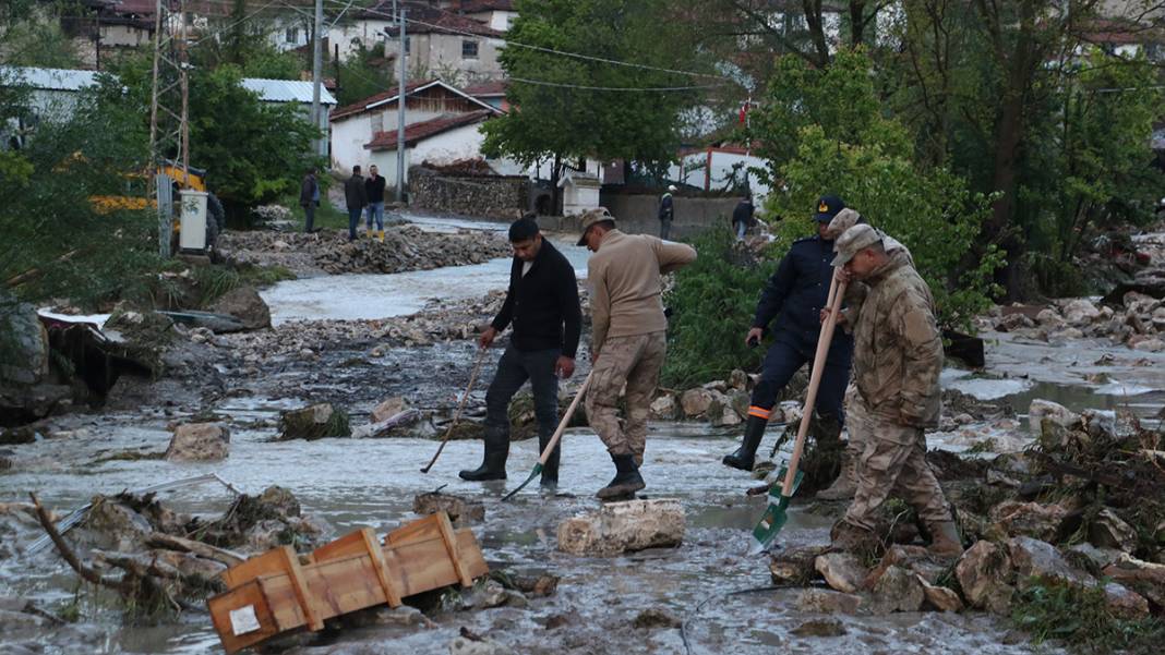 Eskişehir sele teslim! Önüne ne kattıysa götürdü, binlerce arazi sular altında kaldı 1