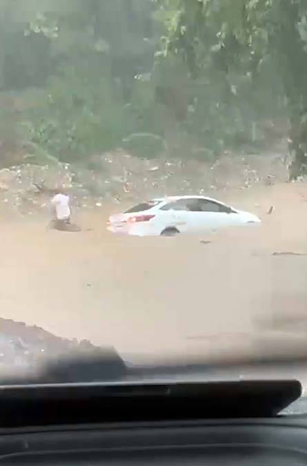 Antalya'yı sel götürdü: Sağanak ilçeyi savaş alanına çevirdi 5