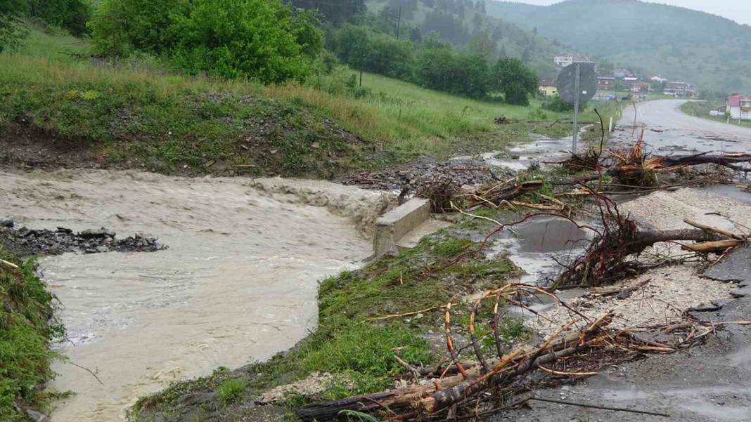 Son 3 yılda üçüncü felaket: Yüzlerce ev sular altında kaldı 3
