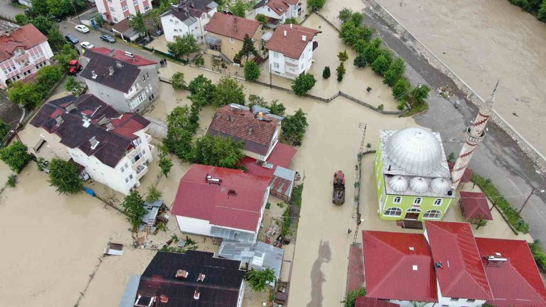 Son 3 yılda üçüncü felaket: Yüzlerce ev sular altında kaldı 1