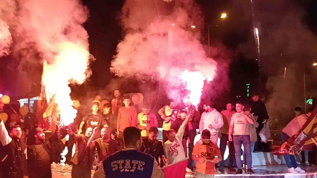 Şampiyon Galatasaray! Türkiye'nin dört bir yanında coşkulu kutlama 14