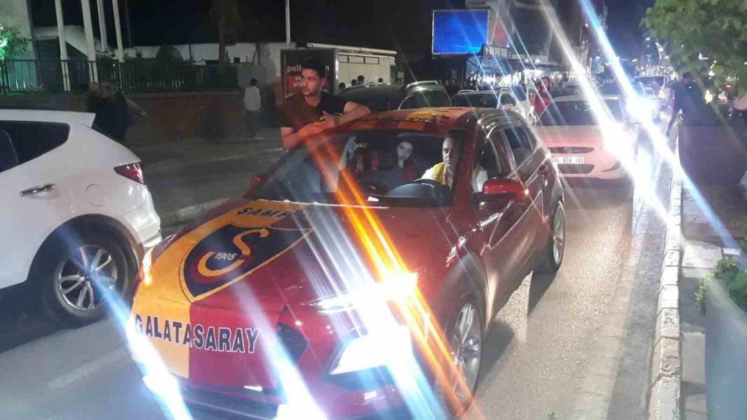 Şampiyon Galatasaray! Türkiye'nin dört bir yanında coşkulu kutlama 8