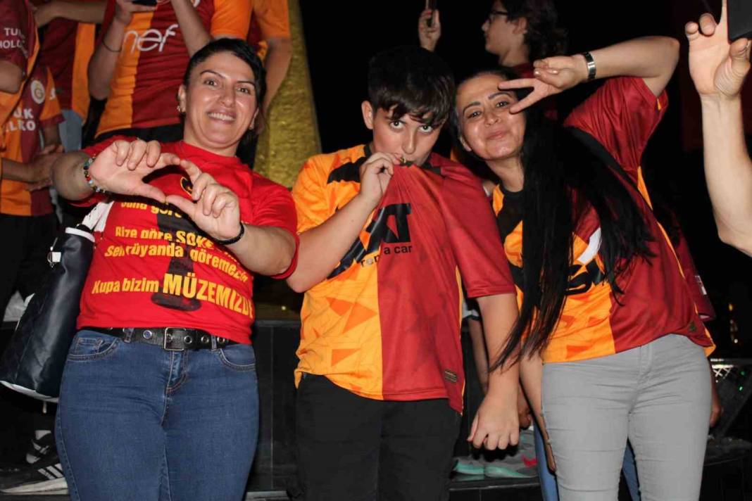 Şampiyon Galatasaray! Türkiye'nin dört bir yanında coşkulu kutlama 13