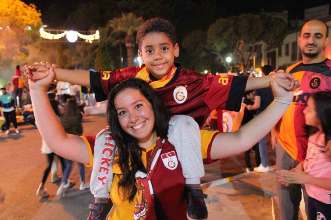 Şampiyon Galatasaray! Türkiye'nin dört bir yanında coşkulu kutlama 2