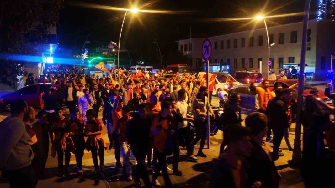 Şampiyon Galatasaray! Türkiye'nin dört bir yanında coşkulu kutlama 6