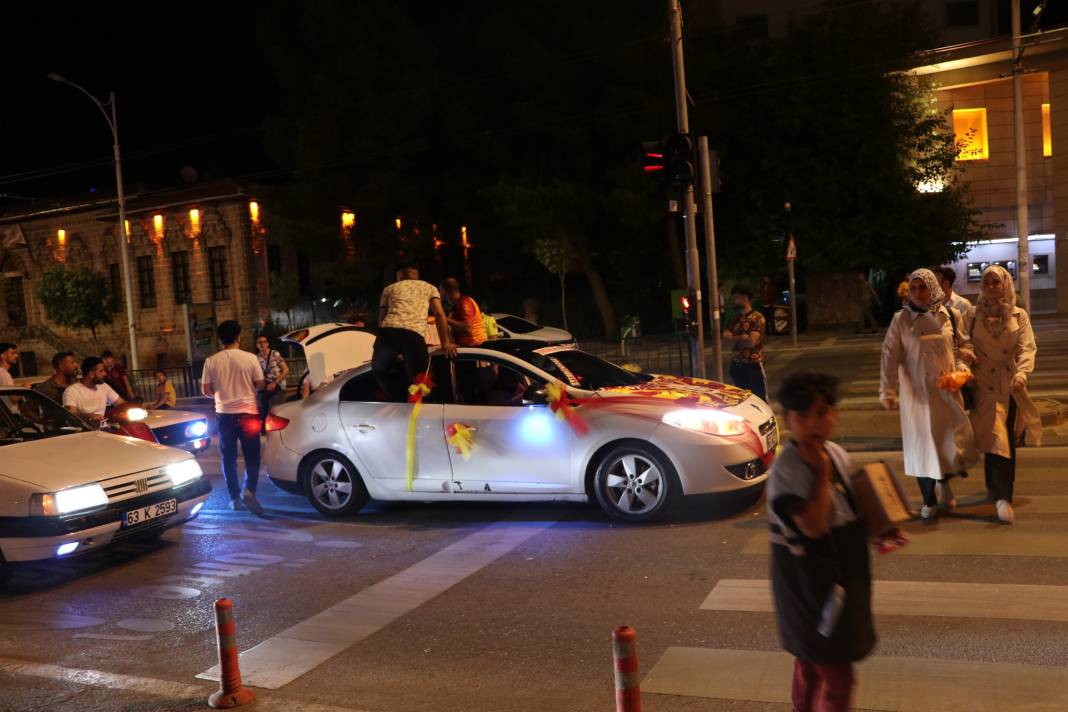 Şampiyon Galatasaray! Türkiye'nin dört bir yanında coşkulu kutlama 19