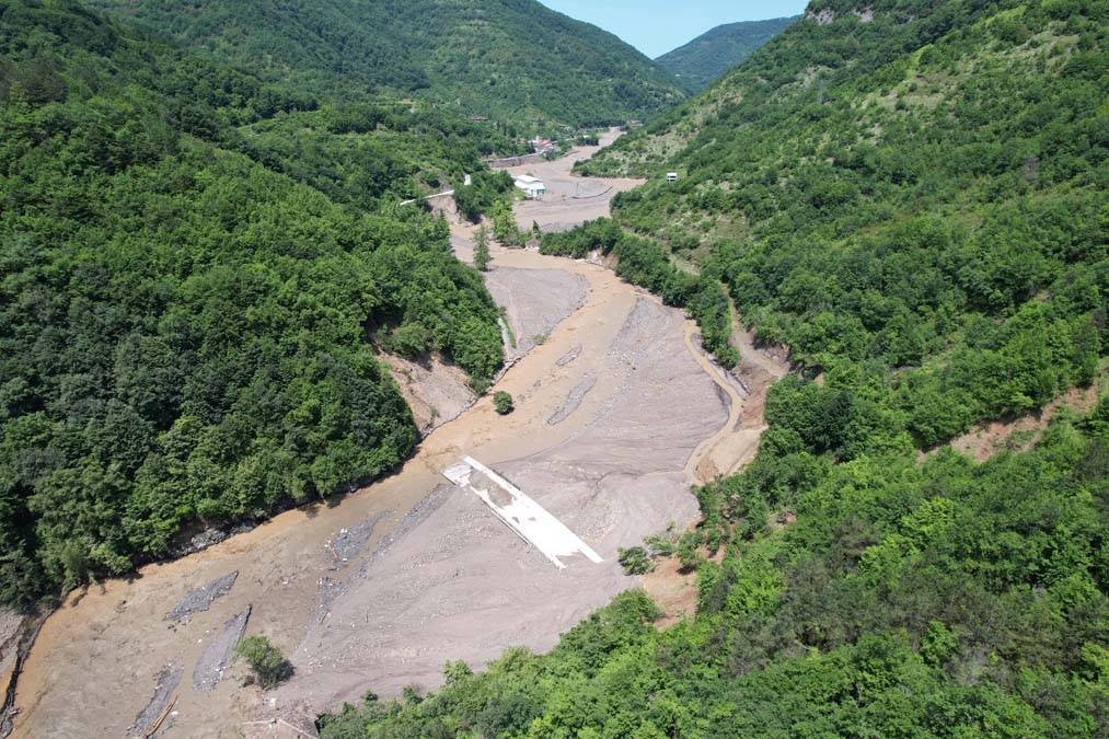 Kastamonu'da heyelan: 11 köyün bağlantı yolu çöktü 8