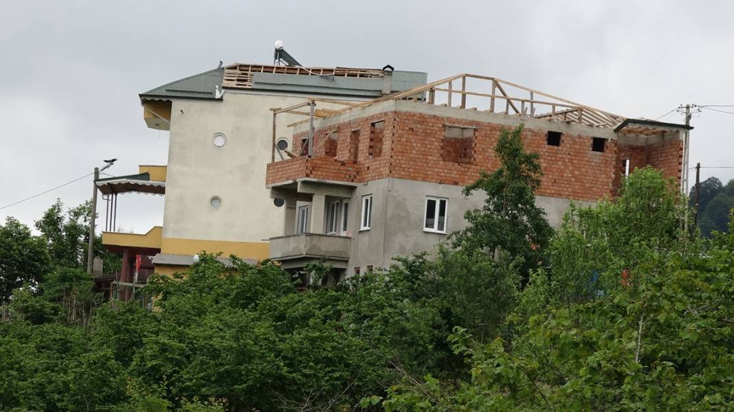 2019'da kaymaya başlayan mahallede endişe devam ediyor: Evlerin altından su fışkırıyor 14