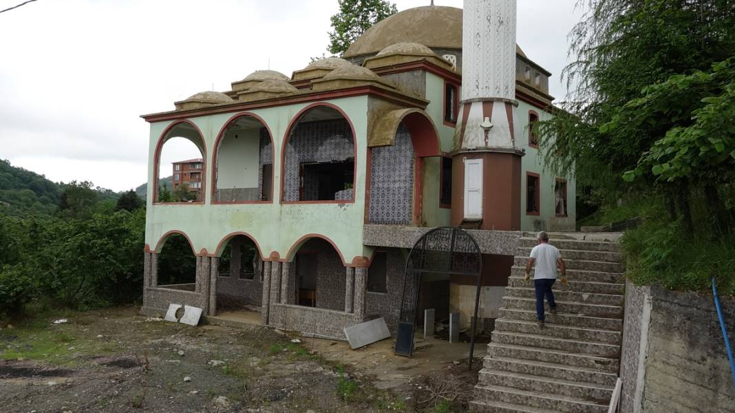 2019'da kaymaya başlayan mahallede endişe devam ediyor: Evlerin altından su fışkırıyor 9