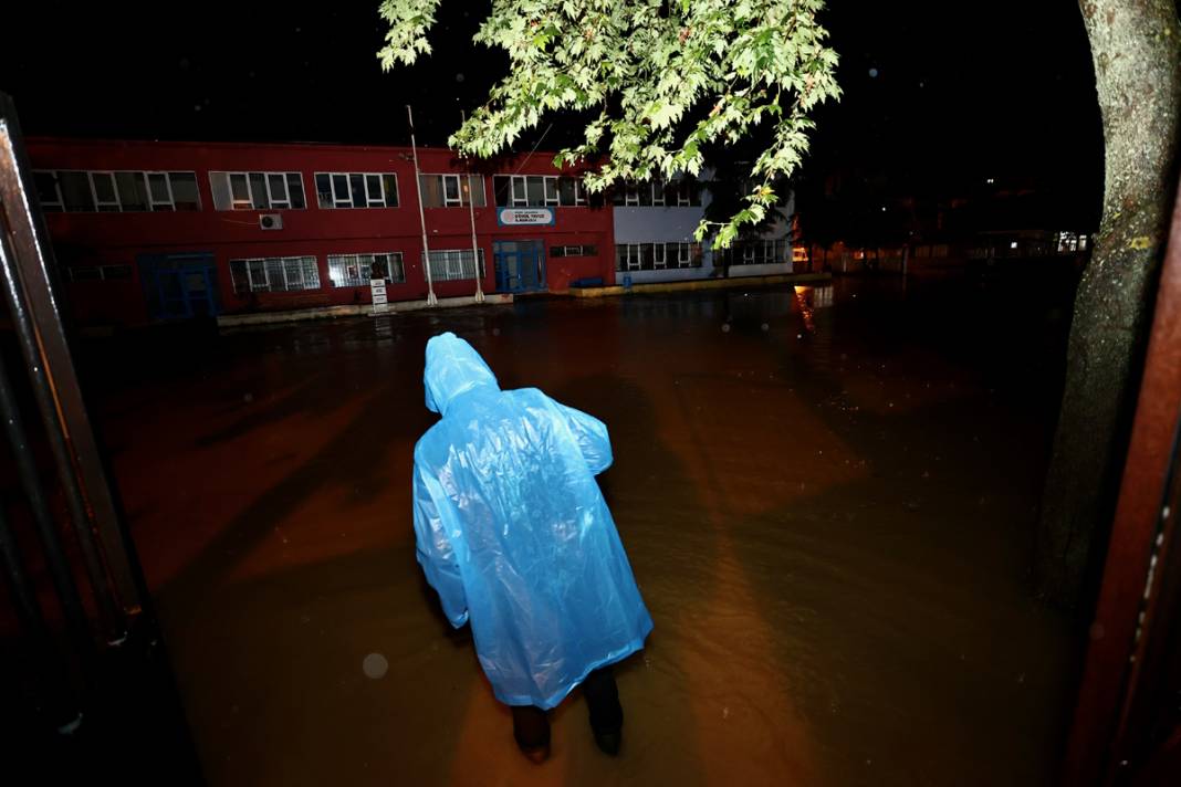 Selin vurduğu Düzce geceyi ayakta geçirdi: 'Ben böyle bir afet görmedim' 9