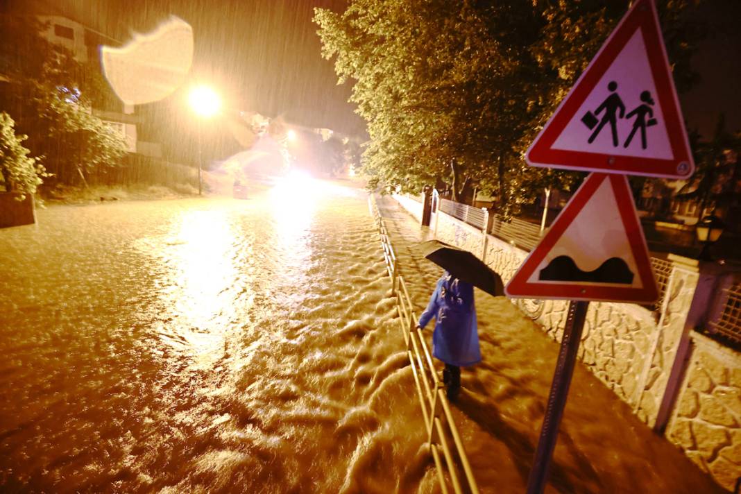 Selin vurduğu Düzce geceyi ayakta geçirdi: 'Ben böyle bir afet görmedim' 5