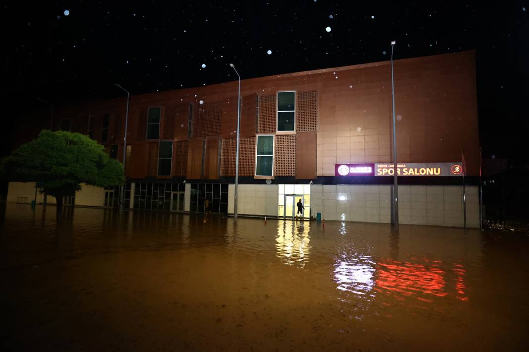 Selin vurduğu Düzce geceyi ayakta geçirdi: 'Ben böyle bir afet görmedim' 4