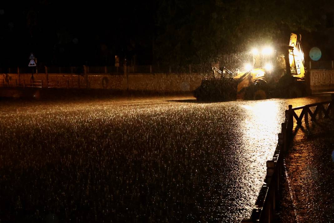 Selin vurduğu Düzce geceyi ayakta geçirdi: 'Ben böyle bir afet görmedim' 1