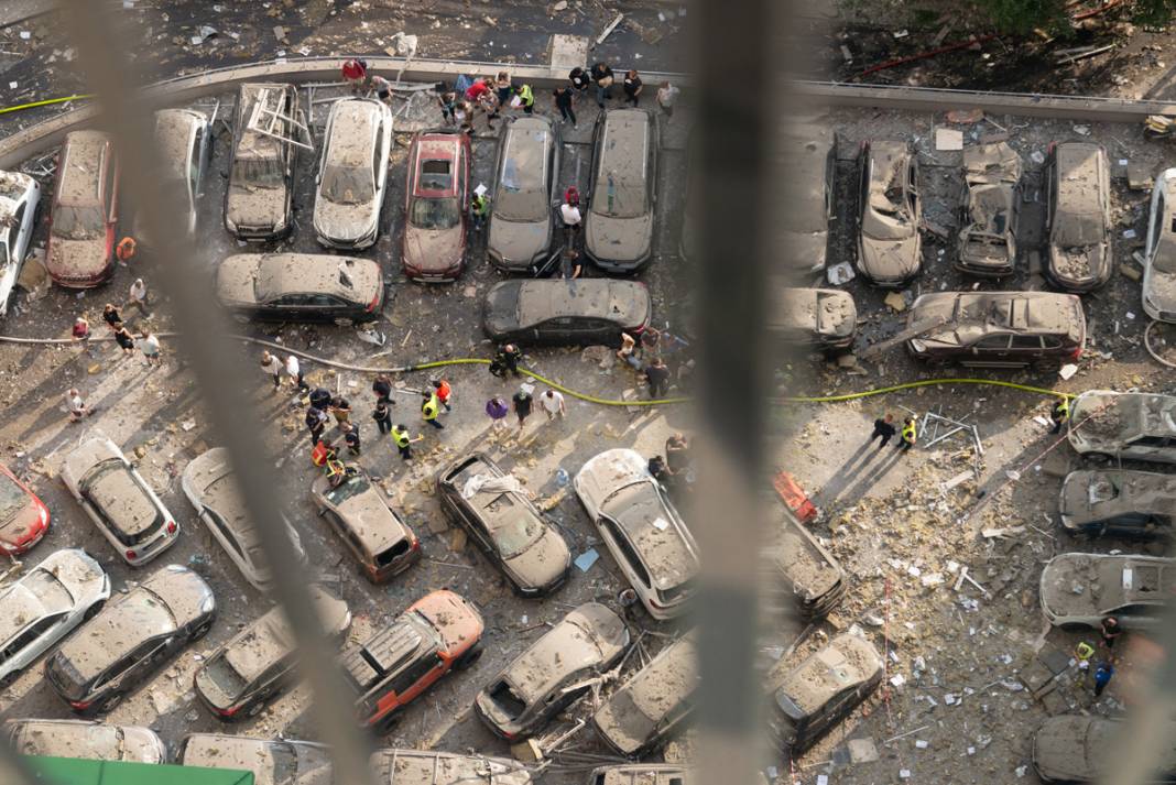 Gece boyu saldırı altındaydı: Kiev'de roketli saldırının izleri gün yüzüne çıktı 11