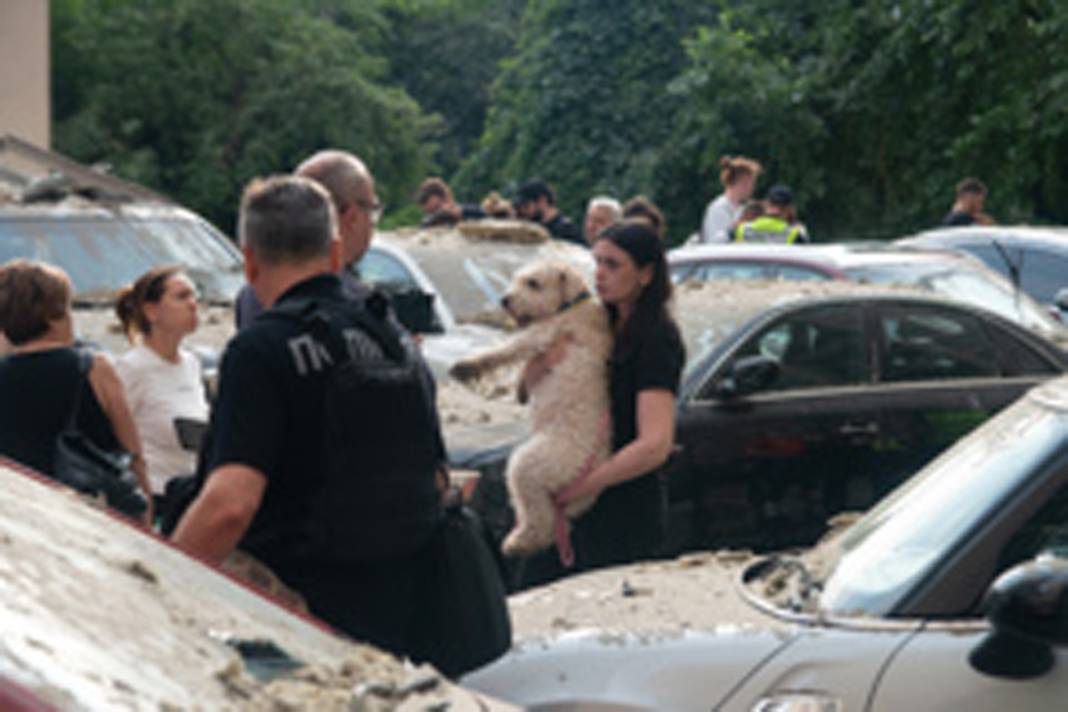 Gece boyu saldırı altındaydı: Kiev'de roketli saldırının izleri gün yüzüne çıktı 9