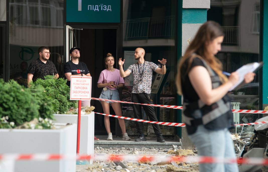 Gece boyu saldırı altındaydı: Kiev'de roketli saldırının izleri gün yüzüne çıktı 8