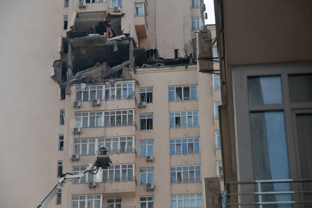Gece boyu saldırı altındaydı: Kiev'de roketli saldırının izleri gün yüzüne çıktı 5