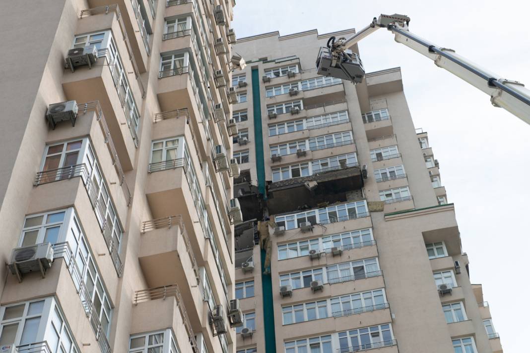Gece boyu saldırı altındaydı: Kiev'de roketli saldırının izleri gün yüzüne çıktı 2