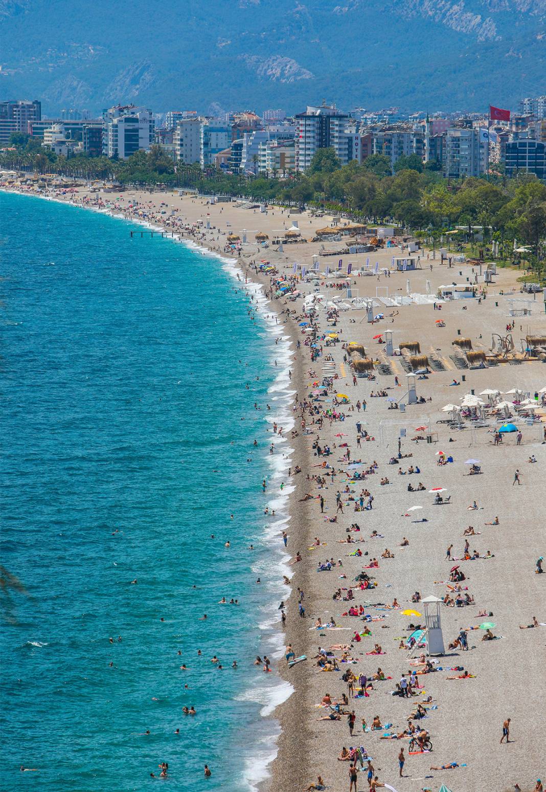 Antalya'da plaj keyfi cep yakıyor: Bir aylık loca, bir yıllık ev kirasına denk 8