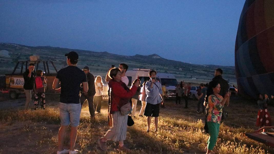 Yabancılar biniyor Türkler izliyor! Kapadokya'da bir saatlik balon turu 100 euro 3