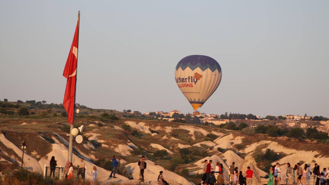 Yabancılar biniyor Türkler izliyor! Kapadokya'da bir saatlik balon turu 100 euro 7