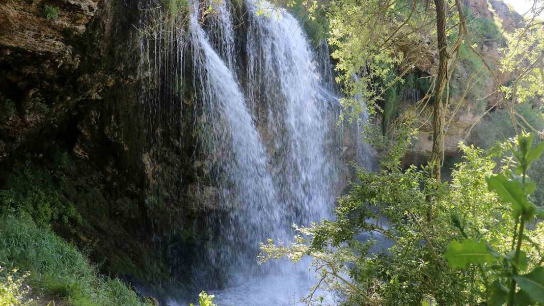 Baş döndüren güzelliğe bayram akını: Bozkırın ortasında bir vaha 2
