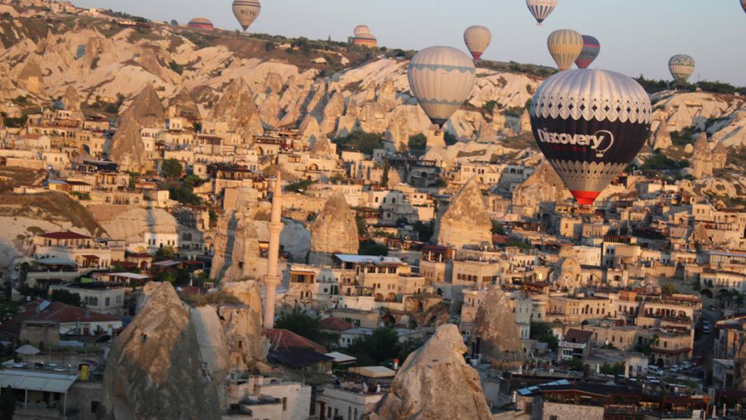 Yabancılar biniyor Türkler izliyor! Kapadokya'da bir saatlik balon turu 100 euro 10