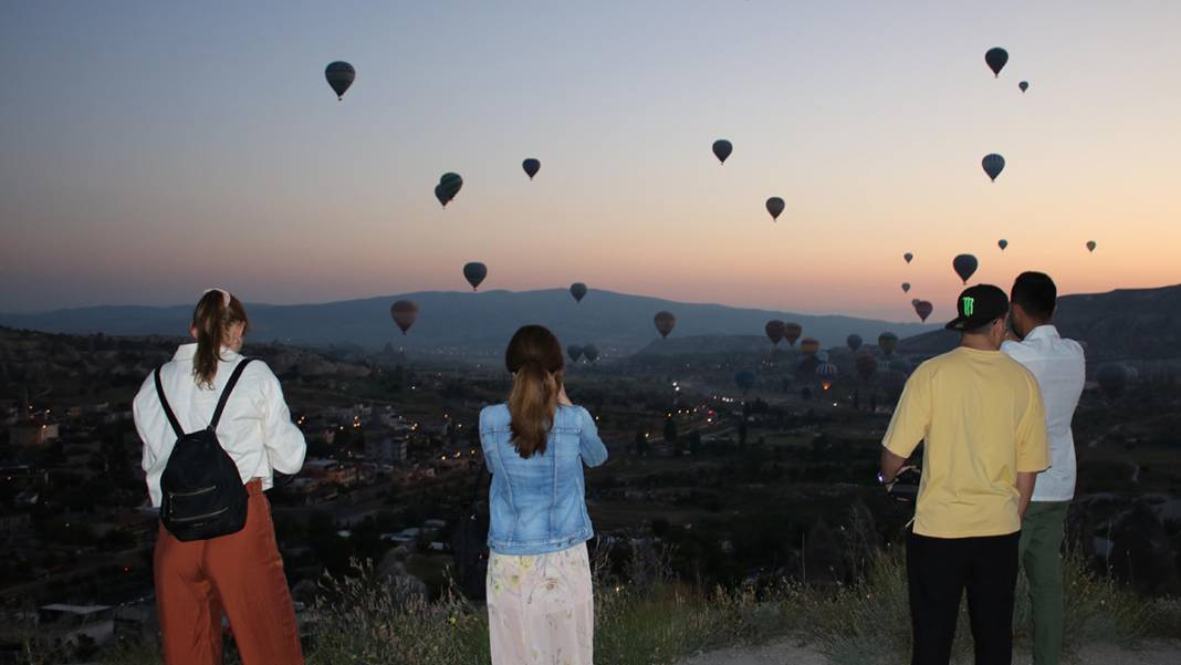 Yabancılar biniyor Türkler izliyor! Kapadokya'da bir saatlik balon turu 100 euro 8