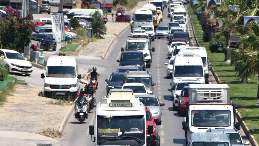 Bayram akını başladı! Kilometrelerce araç kuyruğu... 3