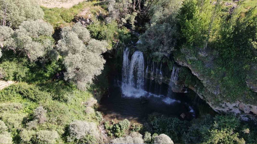 Baş döndüren güzelliğe bayram akını: Bozkırın ortasında bir vaha 4
