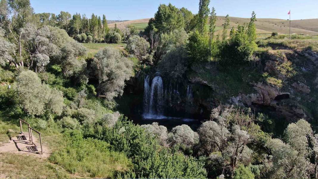 Baş döndüren güzelliğe bayram akını: Bozkırın ortasında bir vaha 3
