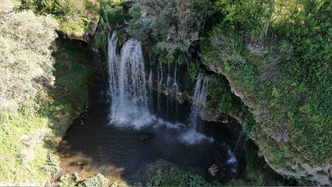 Baş döndüren güzelliğe bayram akını: Bozkırın ortasında bir vaha 1