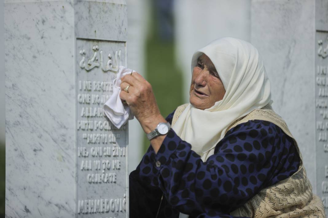 Bosna Hersek'in 28 yıldır kanayan yarası: Srebrenitsa'da katledilenler defnedilecek 11
