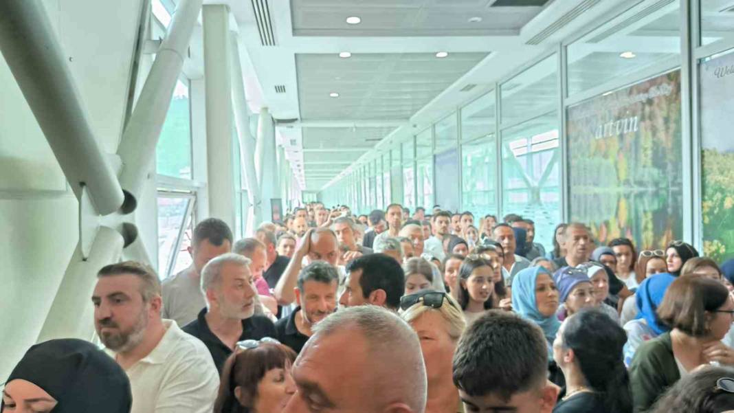 Sınır kapısında IMEI izdihamı! Yüzde 230 zammı duyan koştu 7