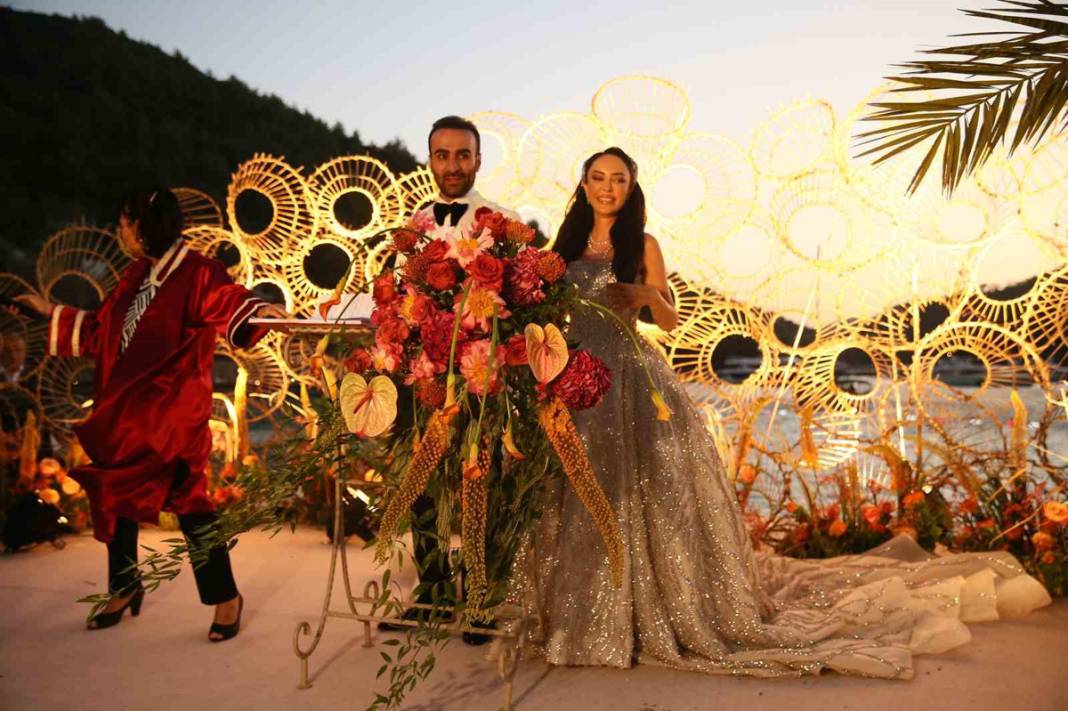 Gelin 48, gelinlik 70 kilo: Giymek için özel eğitim aldı 2