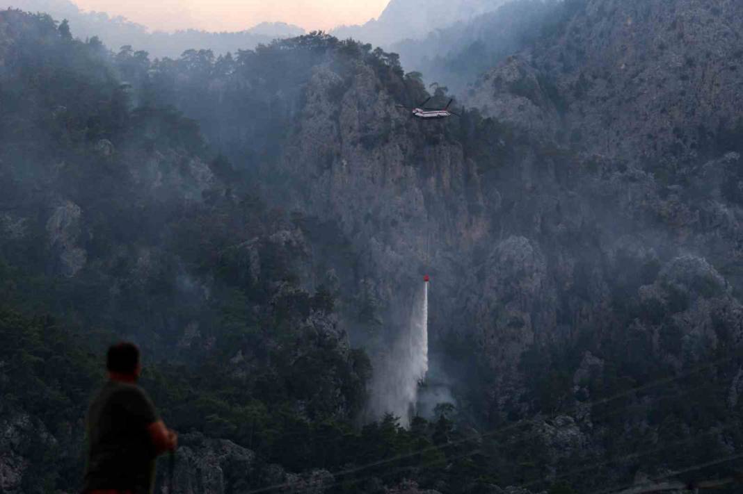 Kemer 5 gündür alevlere teslim: Havadan ve karadan müdahale sürüyor 7
