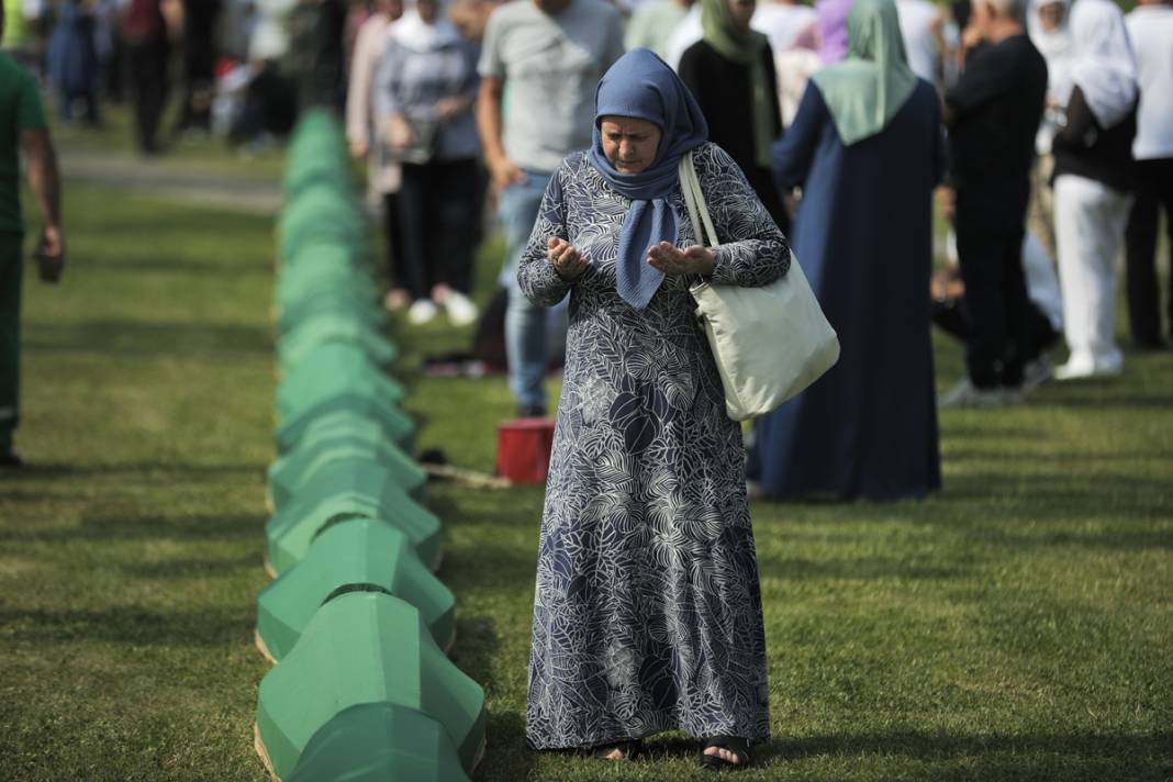 Bosna Hersek'in 28 yıldır kanayan yarası: Srebrenitsa'da katledilenler defnedilecek 7