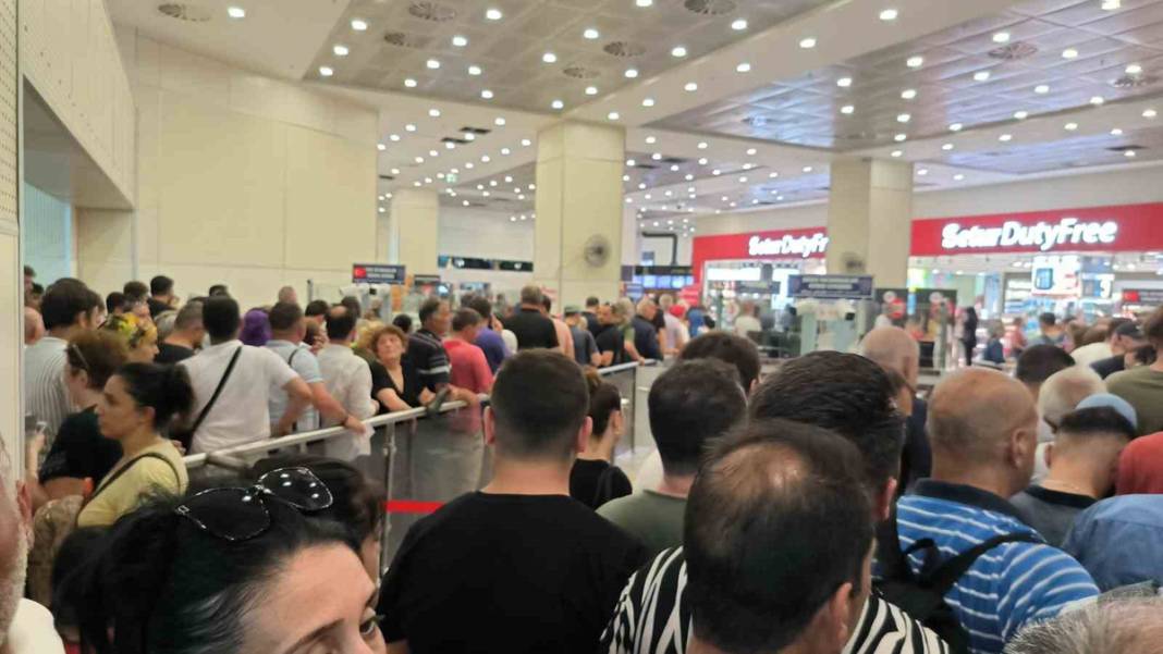 Sınır kapısında IMEI izdihamı! Yüzde 230 zammı duyan koştu 5