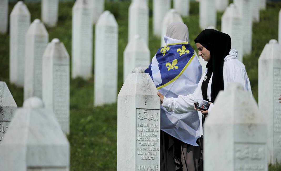 Bosna Hersek'in 28 yıldır kanayan yarası: Srebrenitsa'da katledilenler defnedilecek 8