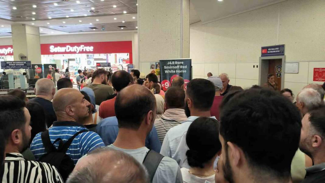 Sınır kapısında IMEI izdihamı! Yüzde 230 zammı duyan koştu 6