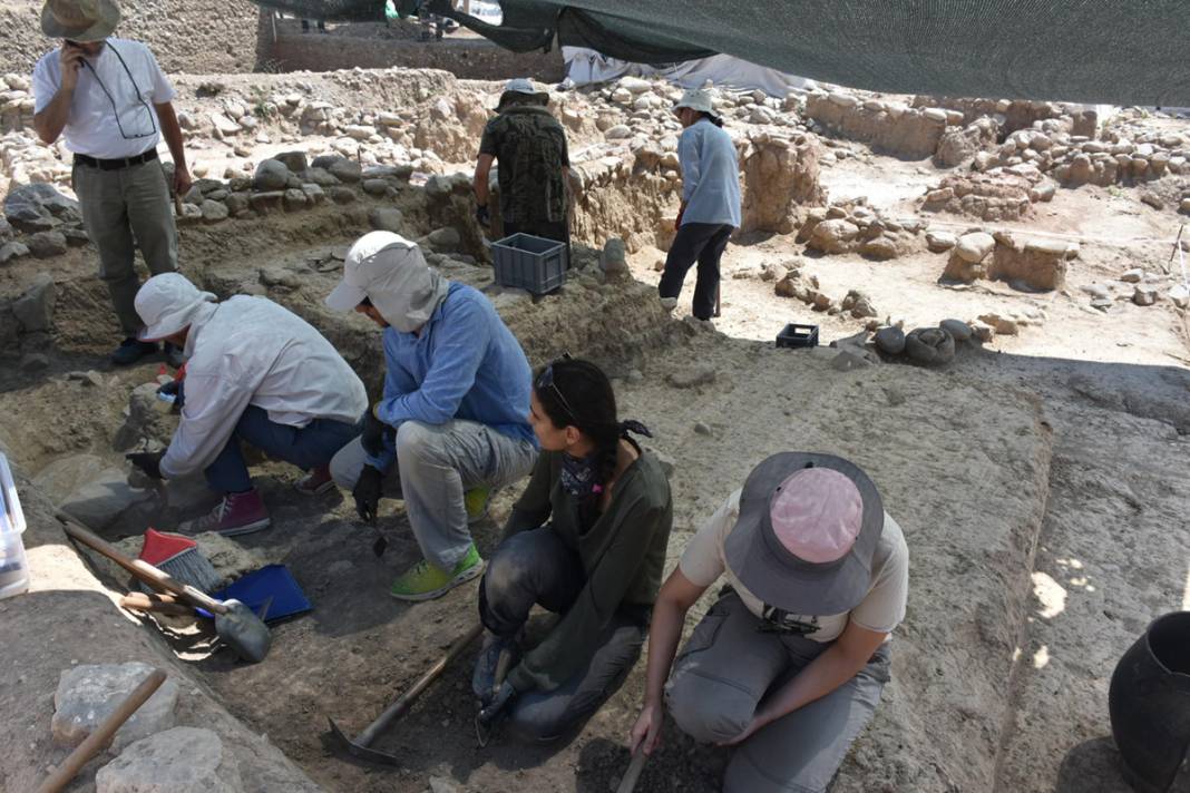 Tarihe ışık tutan iki taş! İzmir'in göbeğinde heyecanlandıran keşif 3