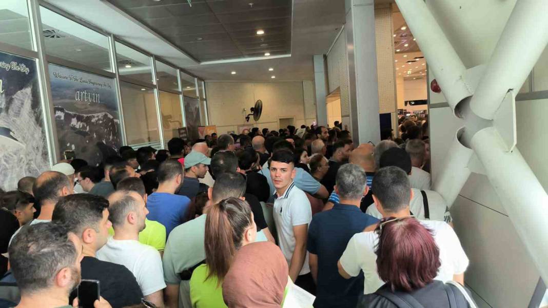 Sınır kapısında IMEI izdihamı! Yüzde 230 zammı duyan koştu 4