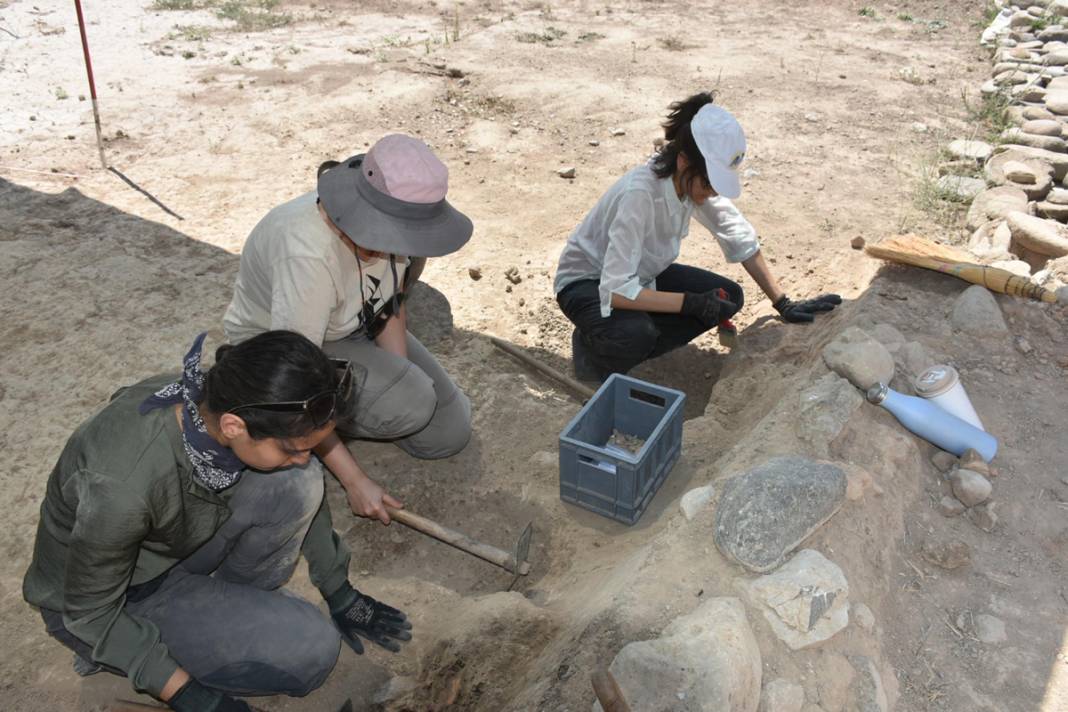 Tarihe ışık tutan iki taş! İzmir'in göbeğinde heyecanlandıran keşif 4