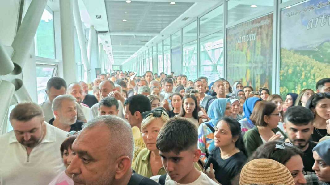 Sınır kapısında IMEI izdihamı! Yüzde 230 zammı duyan koştu 3